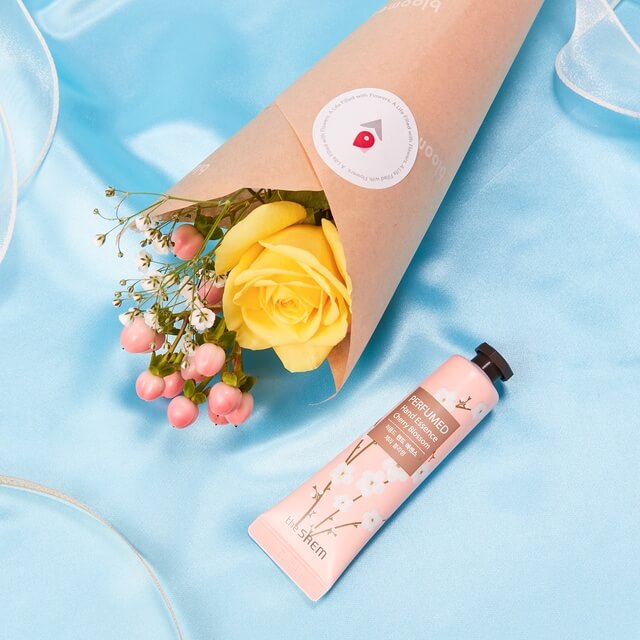 the SAEM（ザセム） ハンドケアと季節のお花