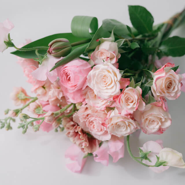 選べる！季節のブーケ。15本以上入りの なブーケから、 なお花まで。